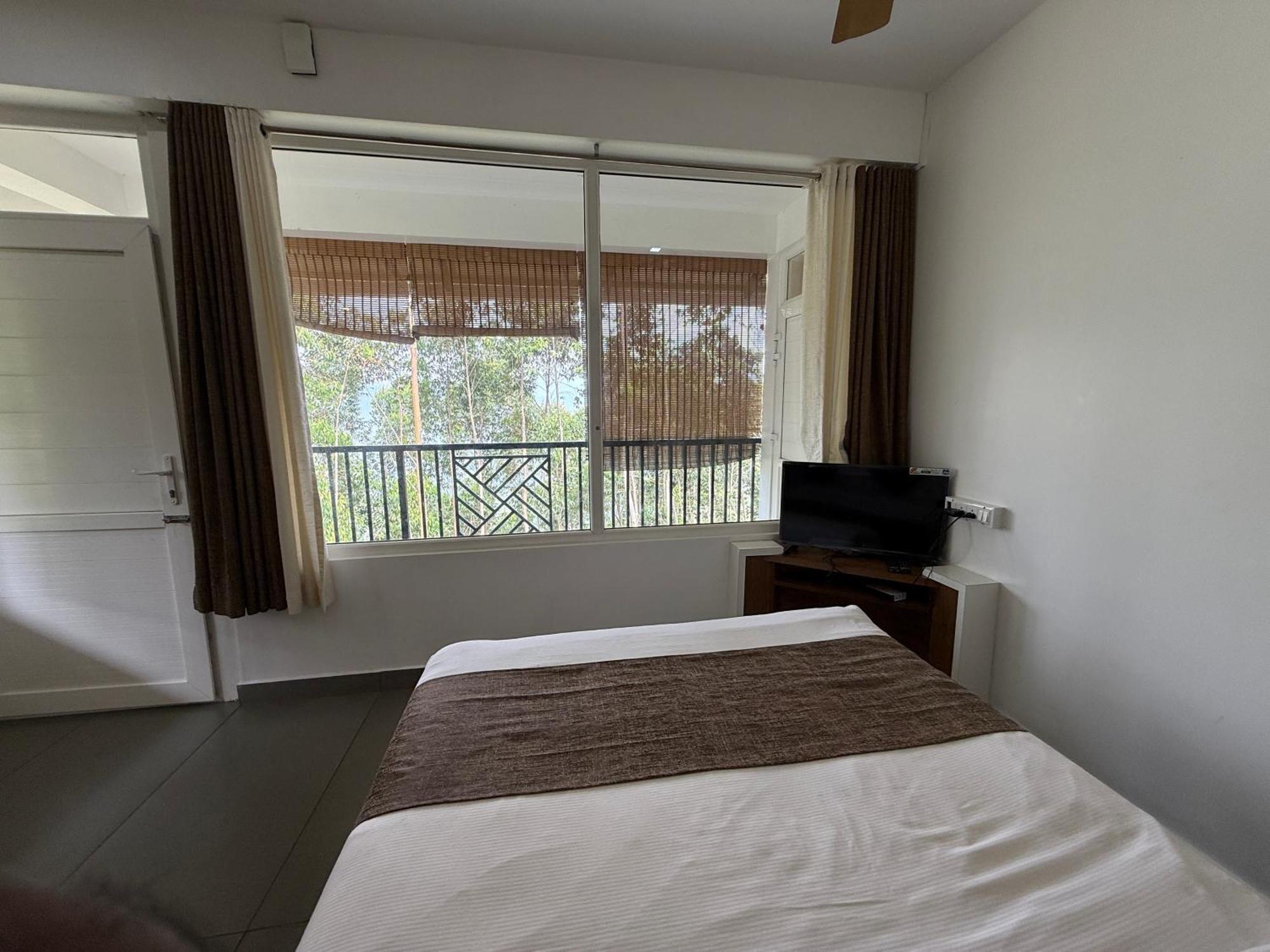 Honey Rock Hotel Kanthalloor Exterior photo
