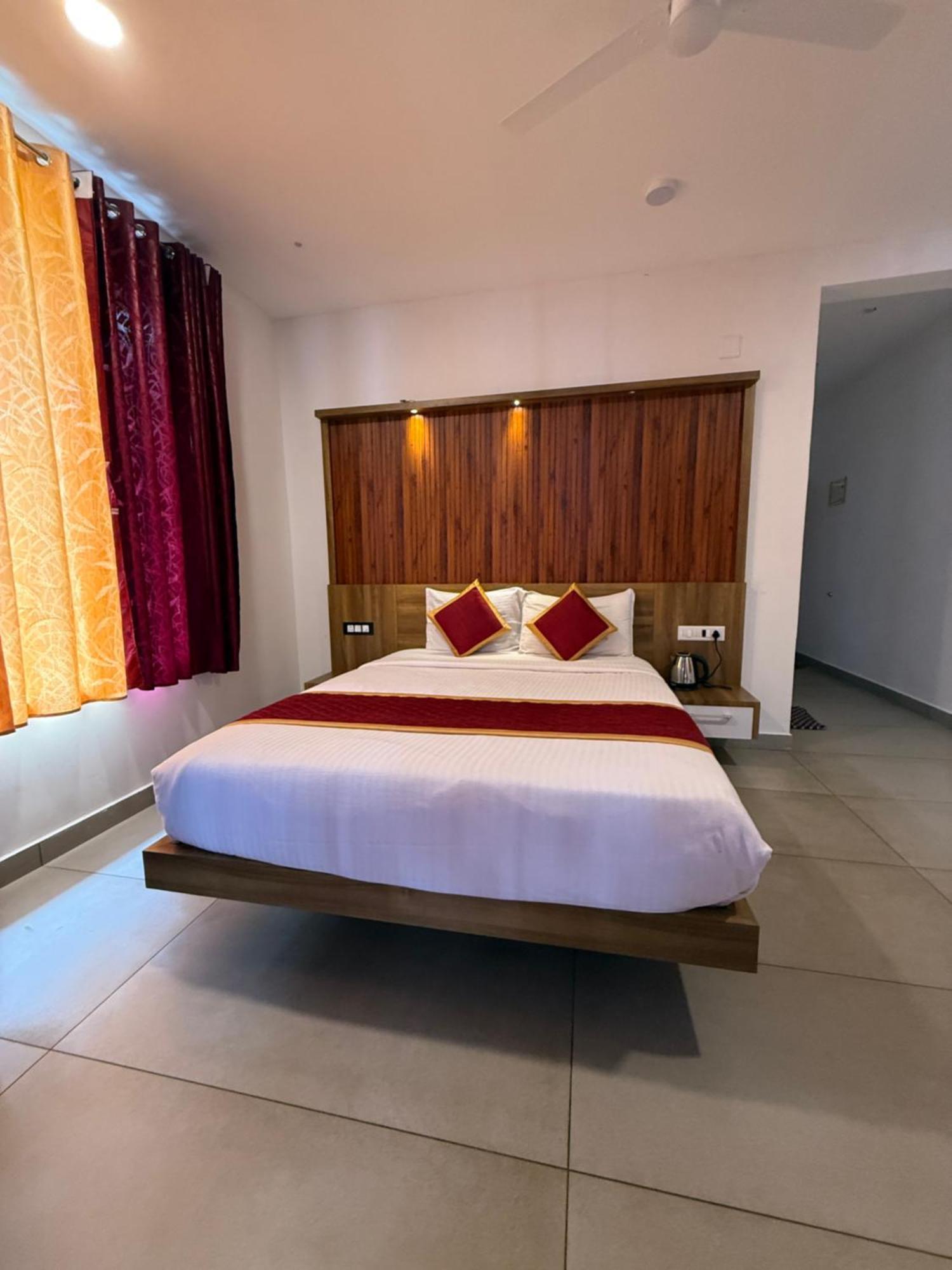 Honey Rock Hotel Kanthalloor Exterior photo