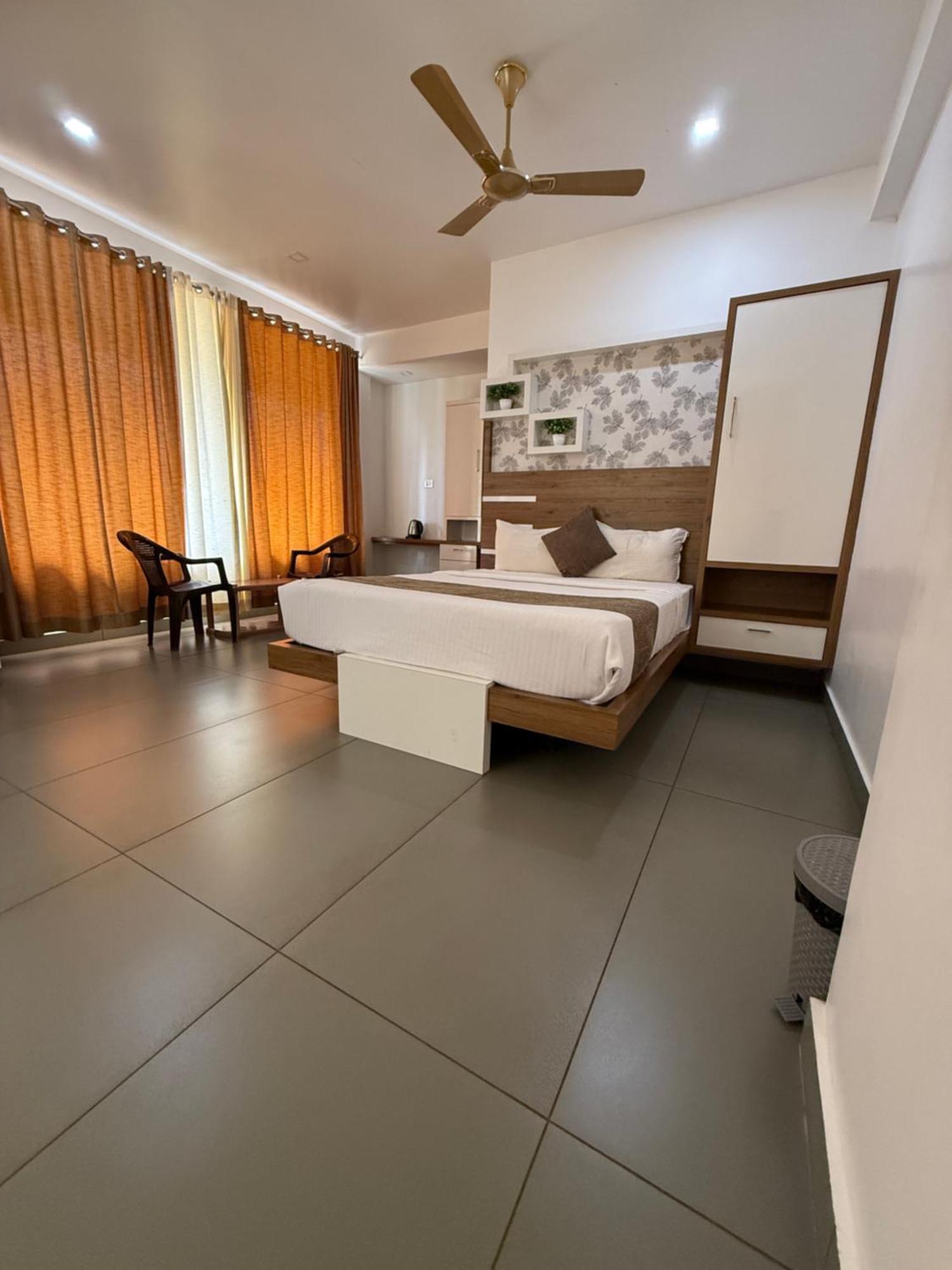 Honey Rock Hotel Kanthalloor Exterior photo
